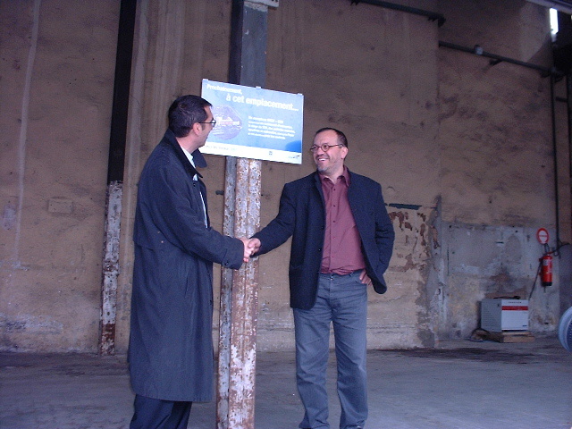 16 avril 2004, Pose de la première pierre rue du Bélier